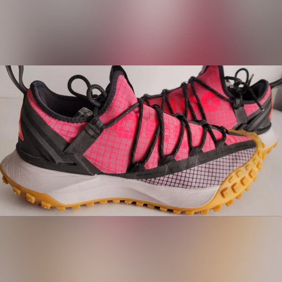 Nike ACG Mountain Fly Low Crimson Gum Black DC9045-500 Women's Size 8.5 - Picture 3 of 16